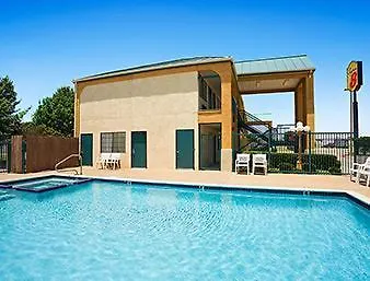 Super 8 By Wyndham Grand Prairie Southwest 