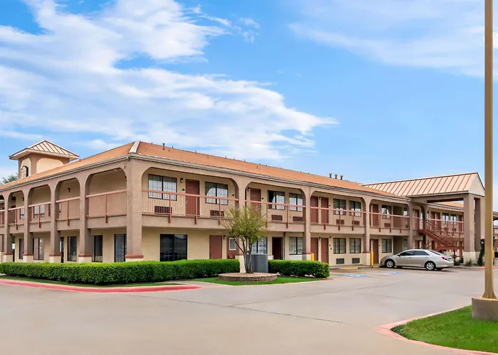 Super 8 By Wyndham Grand Prairie Southwest