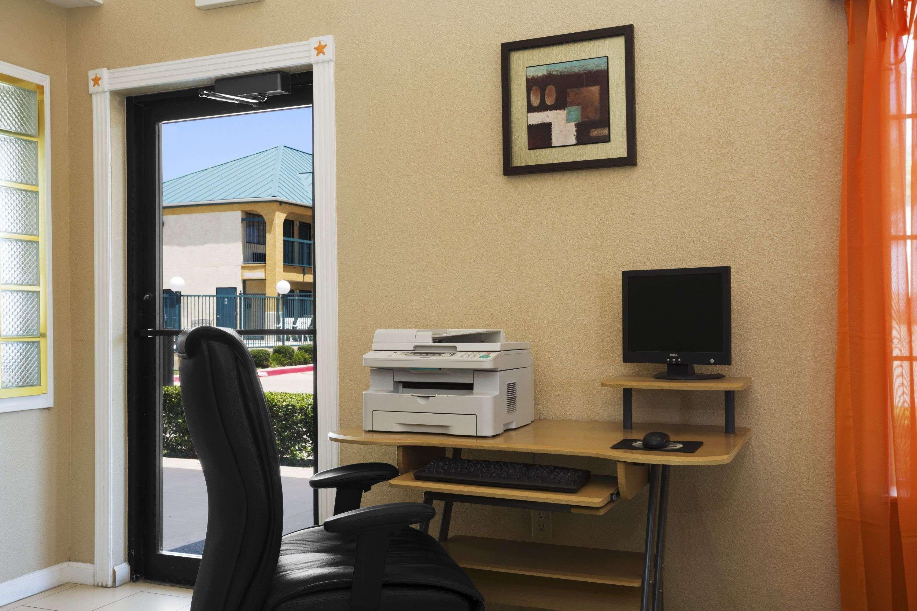 Motel Super 8 By Wyndham Southwest 2*