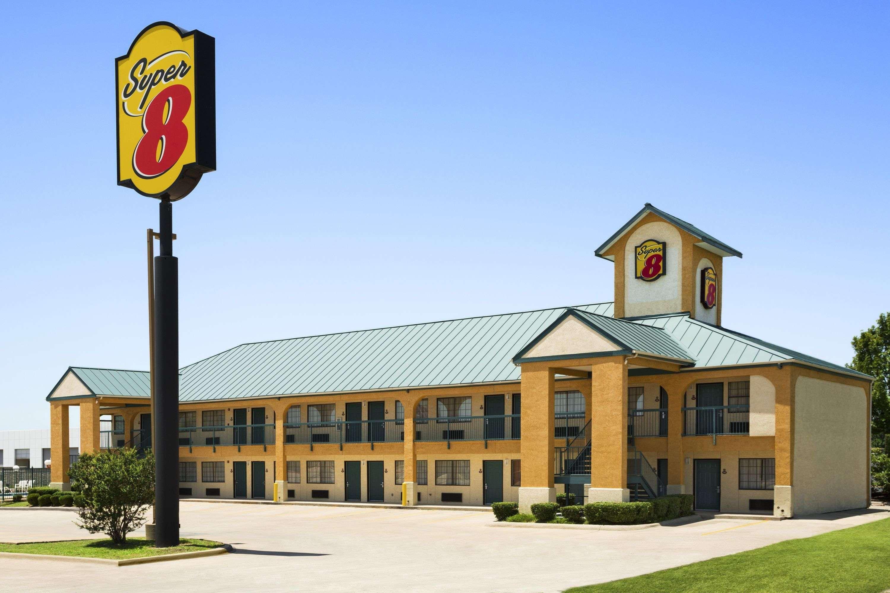 Super 8 By Wyndham Southwest Grand Prairie