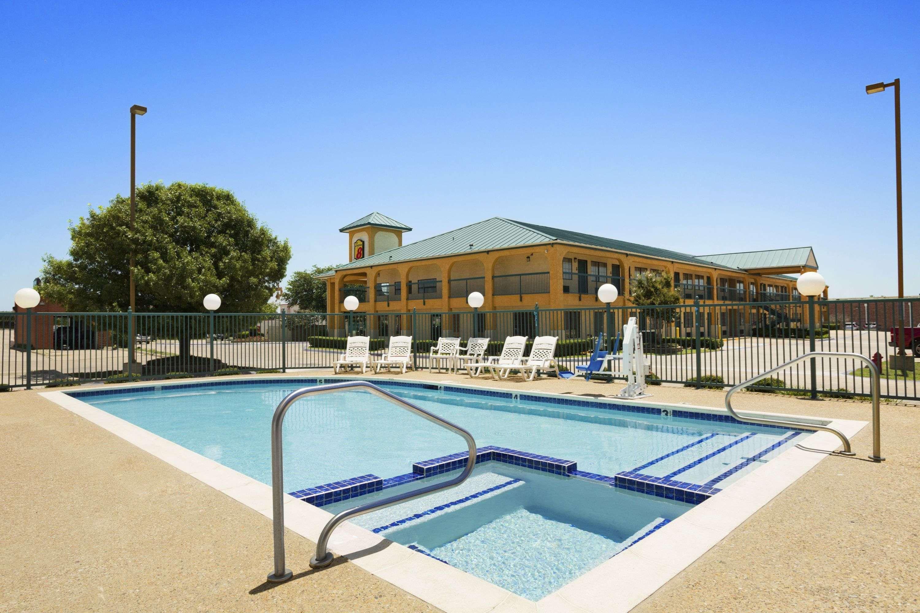Super 8 By Wyndham Southwest 2*