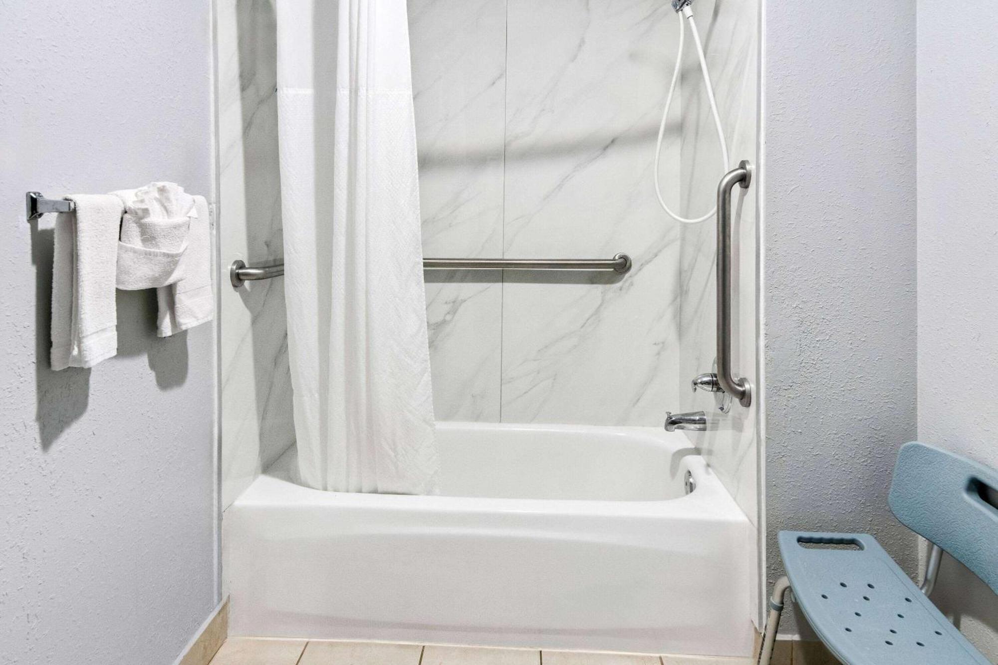Super 8 By Wyndham Southwest