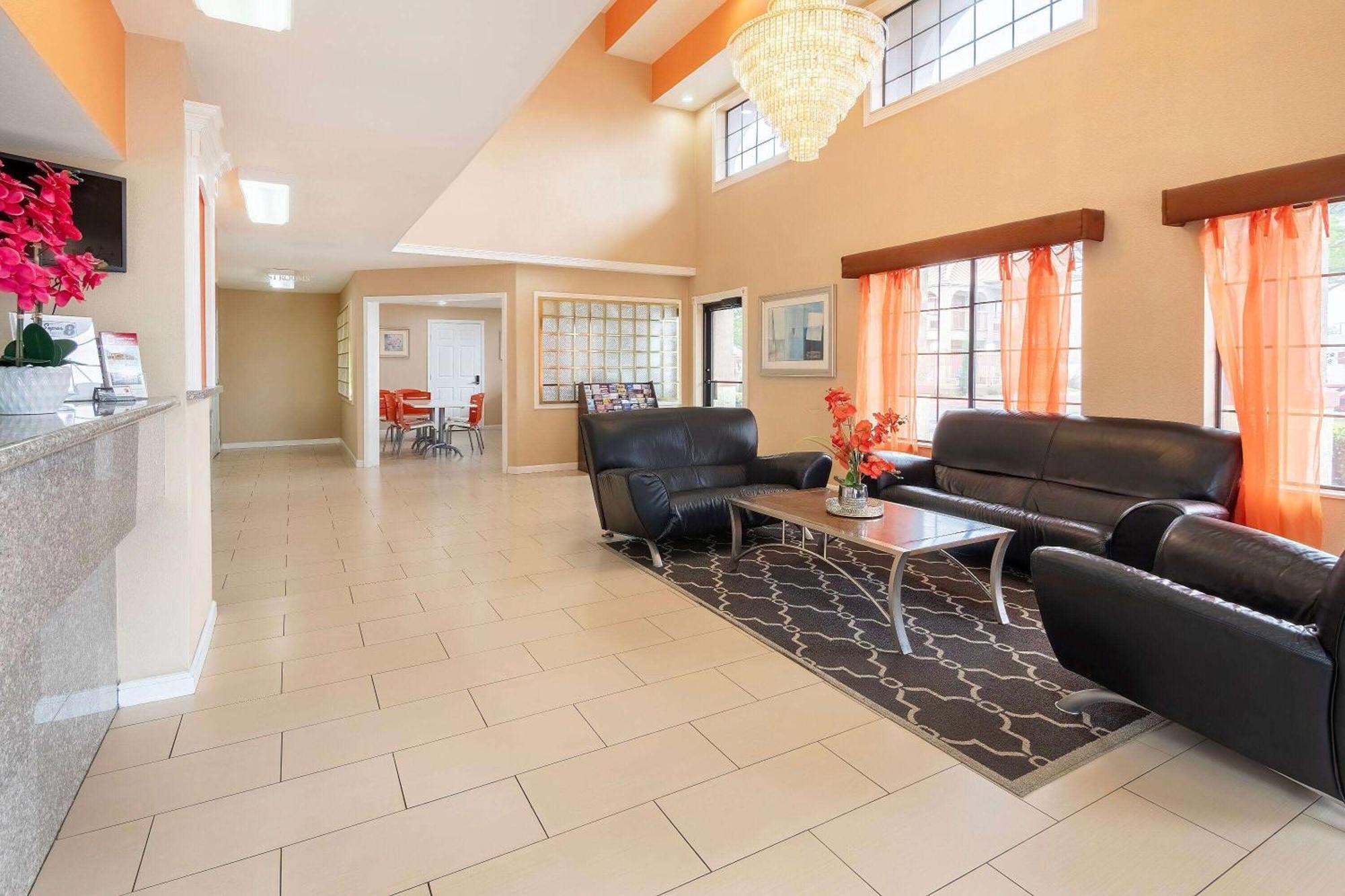 Super 8 By Wyndham Southwest Motel 2*