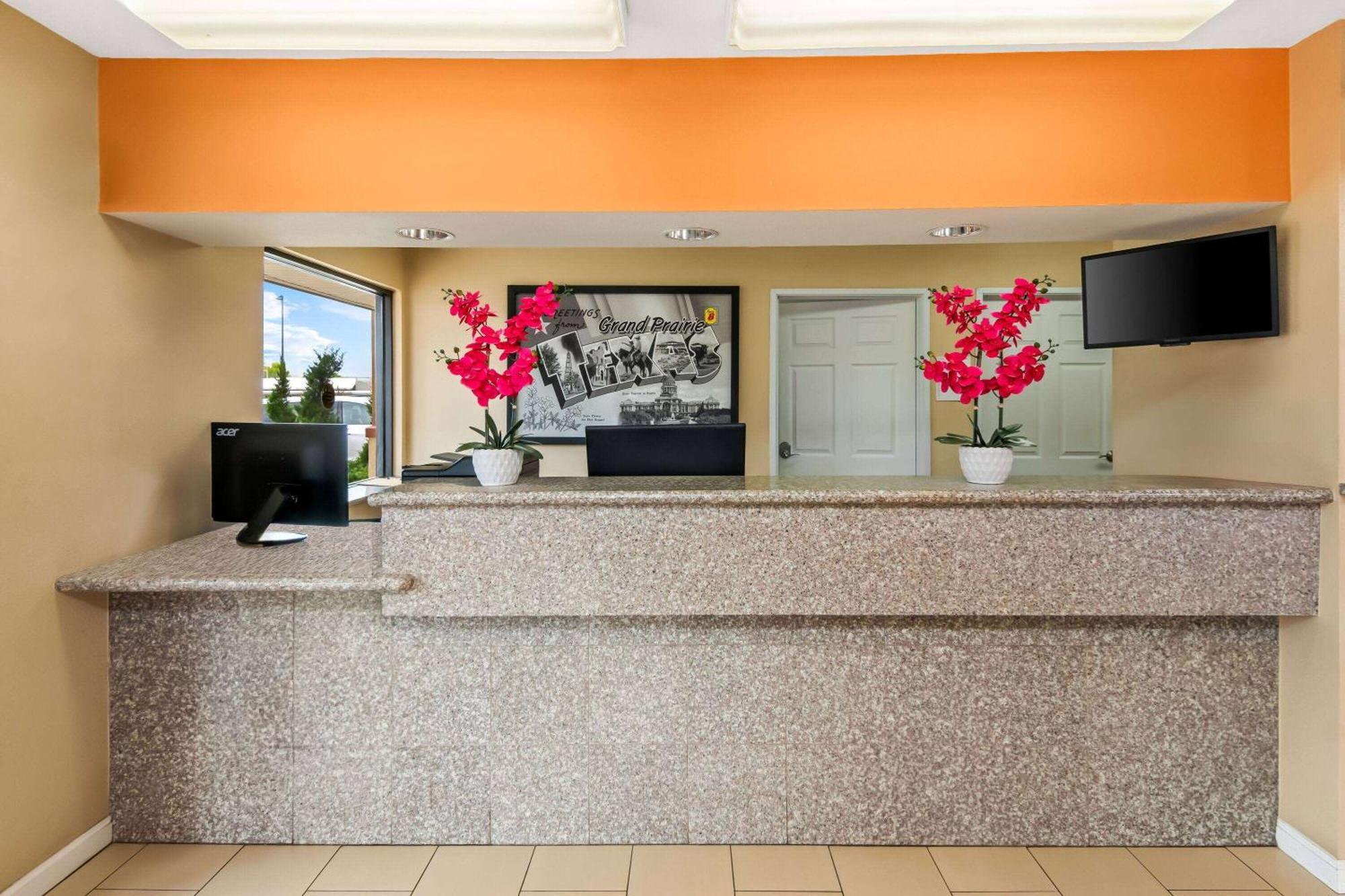 Super 8 By Wyndham Southwest Grand Prairie