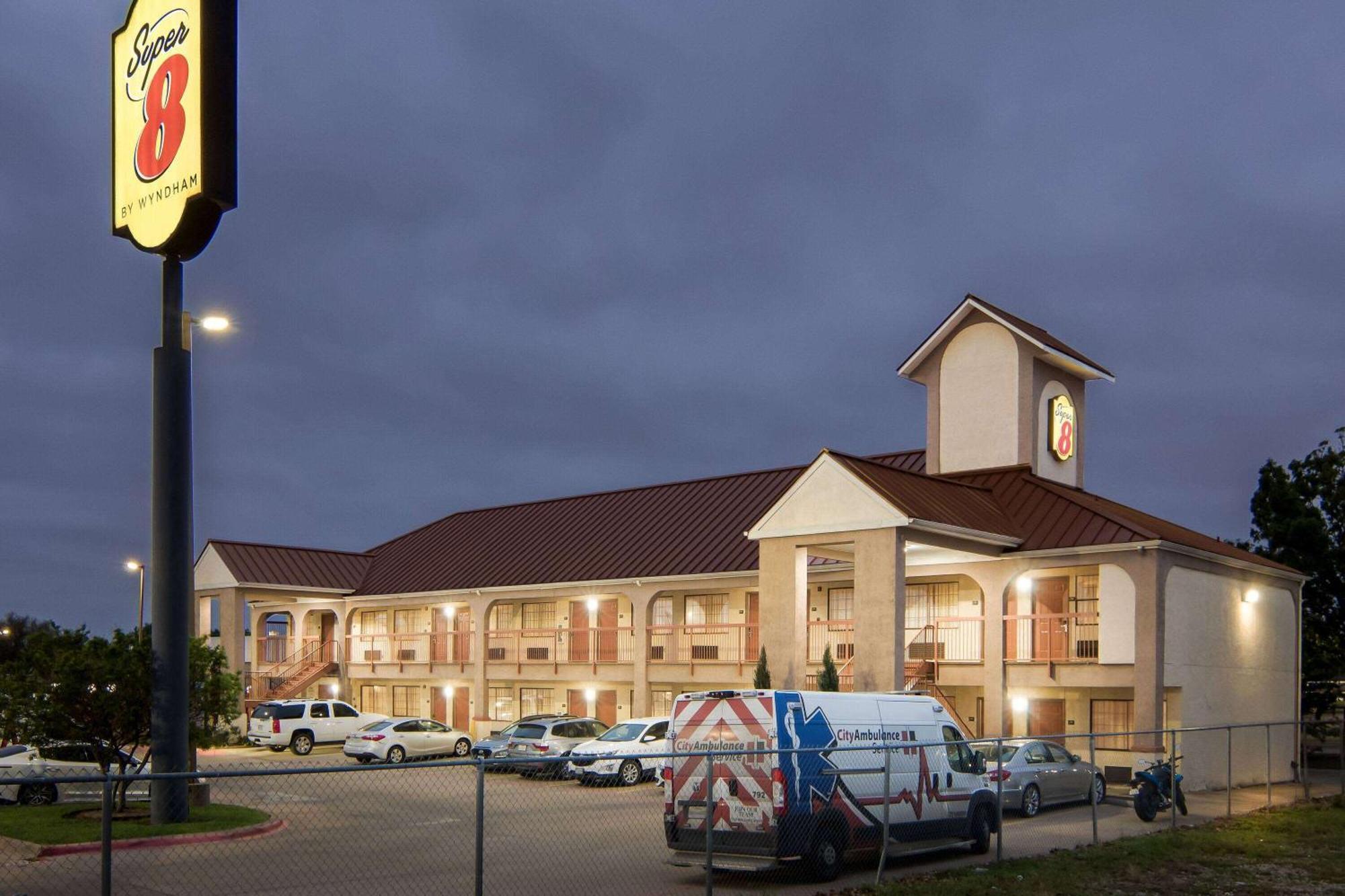 Super 8 By Wyndham Southwest 2* Grand Prairie
