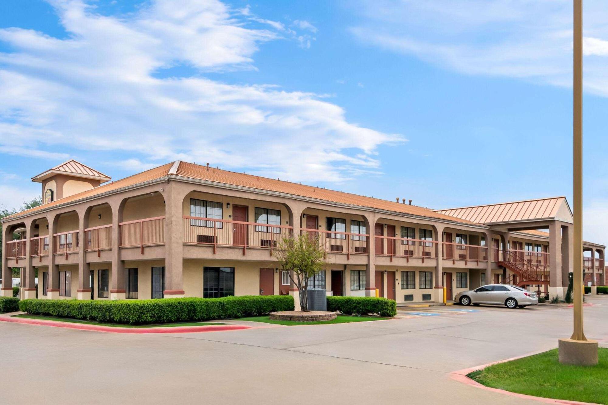 Motel Super 8 By Wyndham Southwest 2*