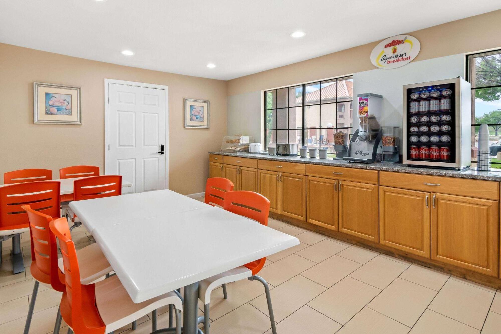 Super 8 By Wyndham Southwest Motel Grand Prairie