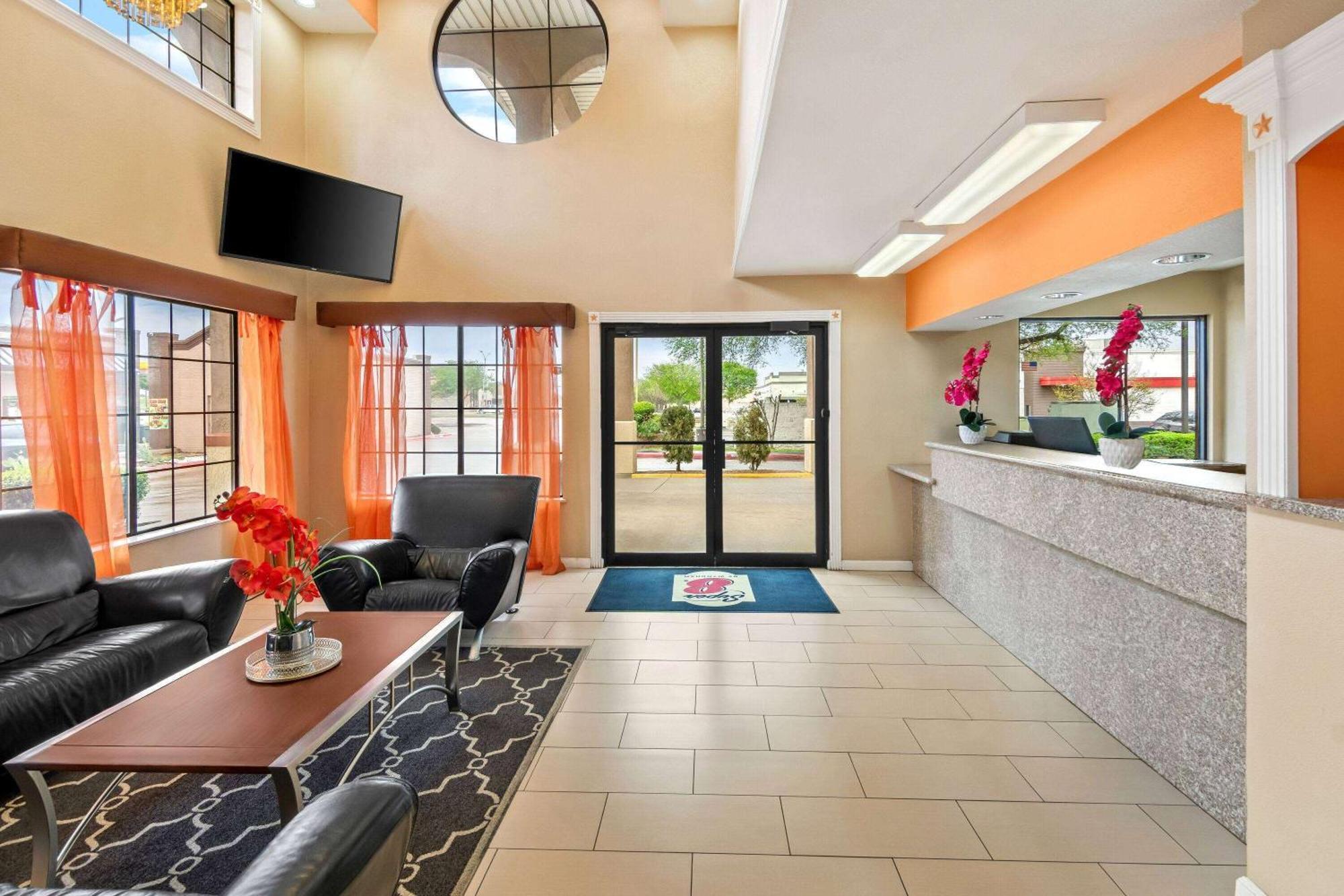 Super 8 By Wyndham Southwest Grand Prairie
