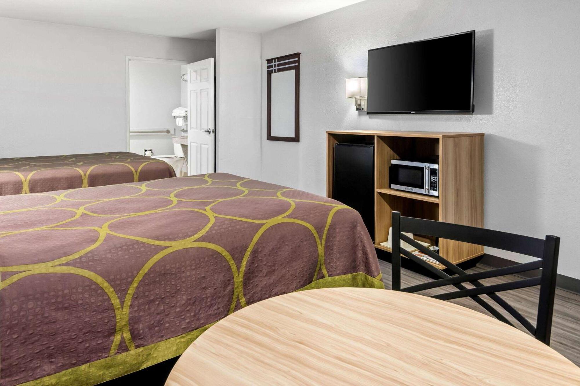 Super 8 By Wyndham Southwest