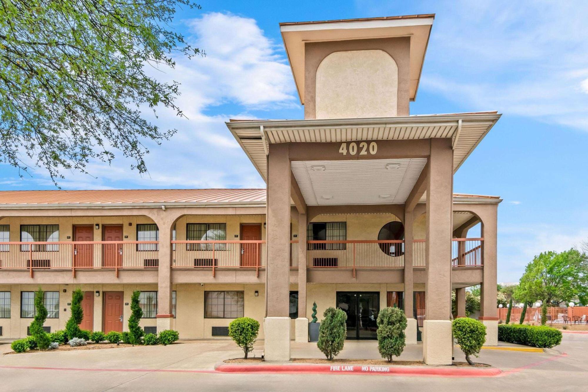 Motel Super 8 By Wyndham Southwest 2*