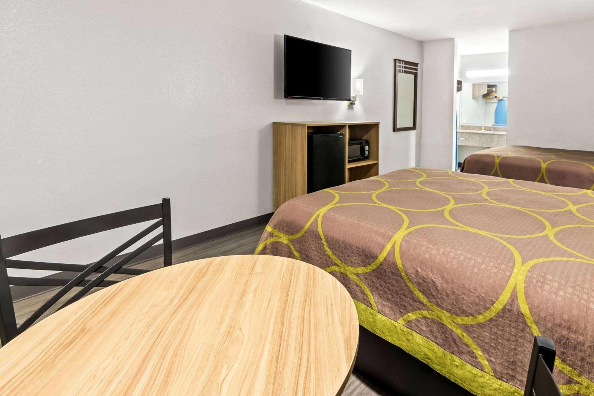 Super 8 By Wyndham Southwest Motel Grand Prairie