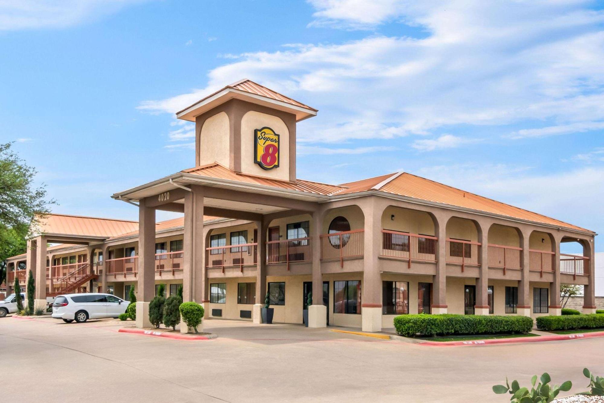 Motel Super 8 By Wyndham Southwest Grand Prairie