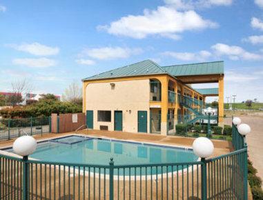Super 8 By Wyndham Southwest Motel 2*
