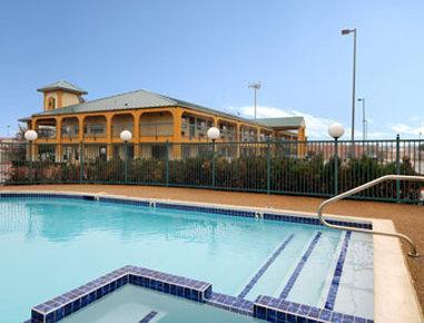 Super 8 By Wyndham Southwest Grand Prairie